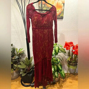 L’ATISTE by Amy maroon lace longsleeve maxi dress size M